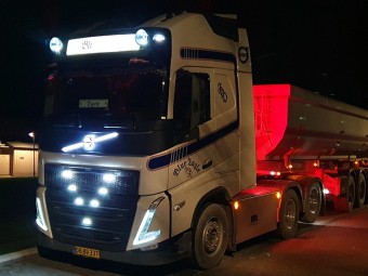 Bază luminoasă cu LED pentru bare, pentru Volvo 2020+ – Două culori