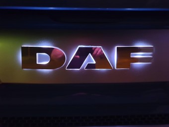 Sigla capota cromata DAF iluminata LED ALB